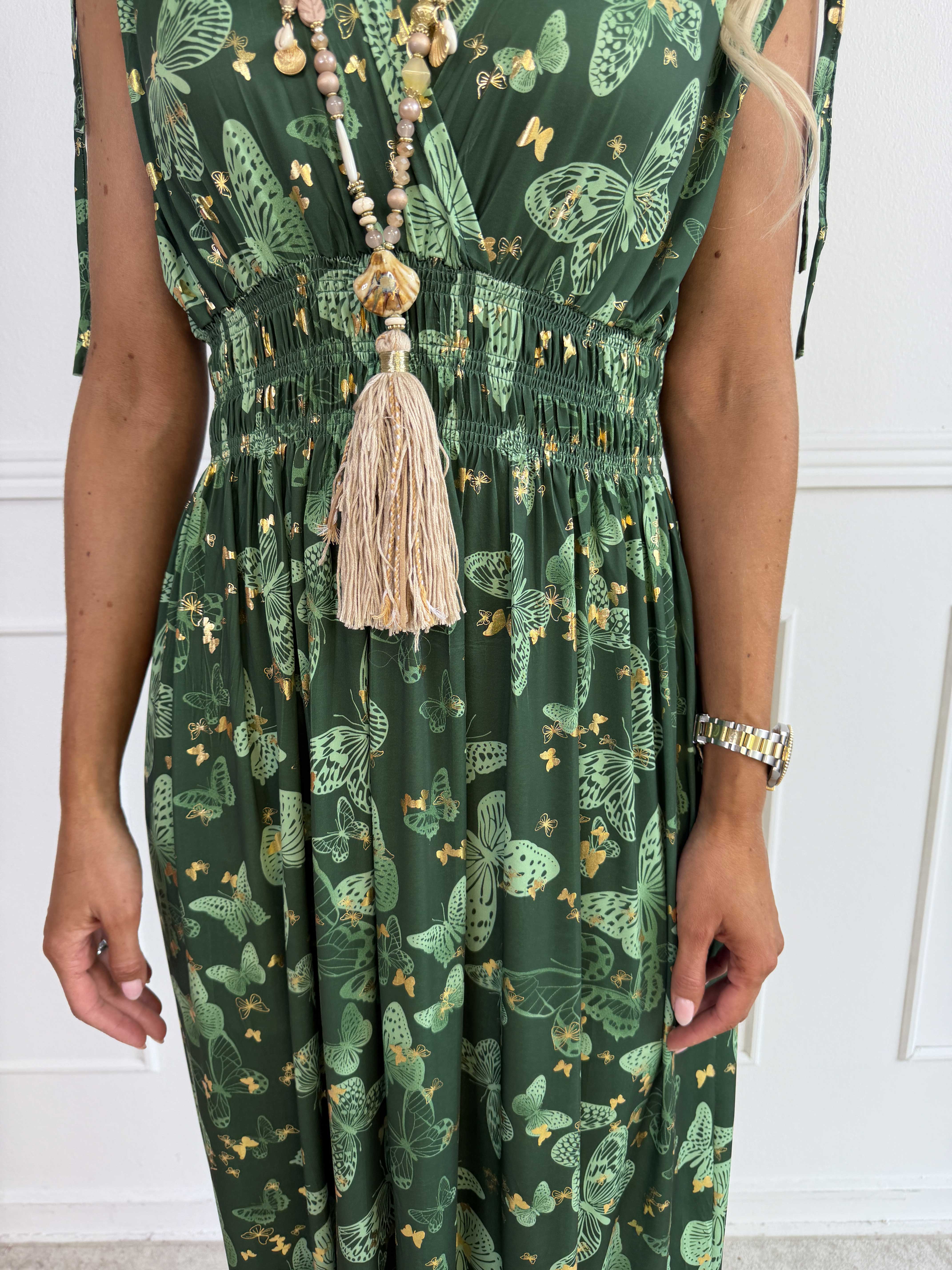 Pams Butterfly Sleeveless - Lang plus size kjole med sommerfugleprint og gulddetaljer